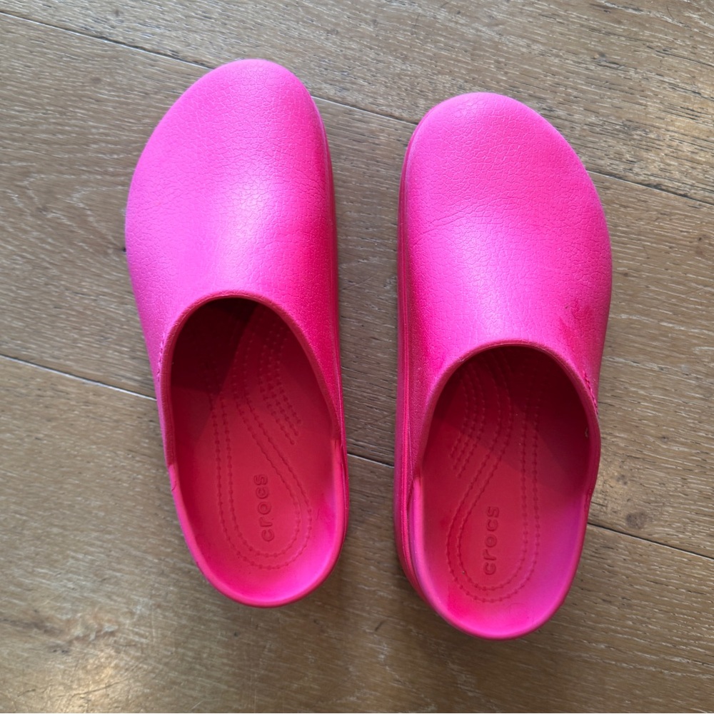 CROCS Dylan Platform Vibrant Pink Slip-On Clogs